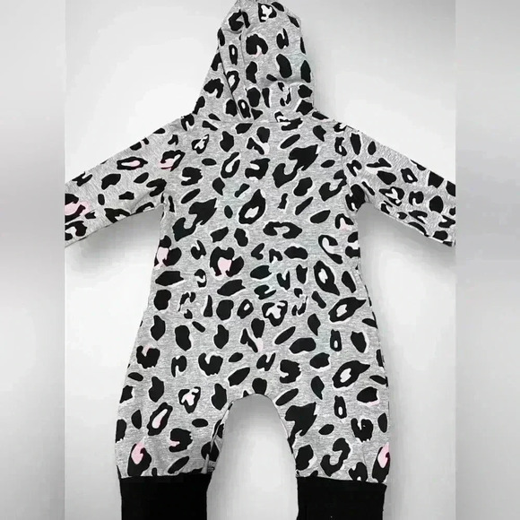 Infant Hooded Snap Onesie 12 Month Grey Pink Black NWT - Picture 5 of 5